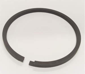 Black magnesium phosphate coating on a cast iron, step cut piston ring